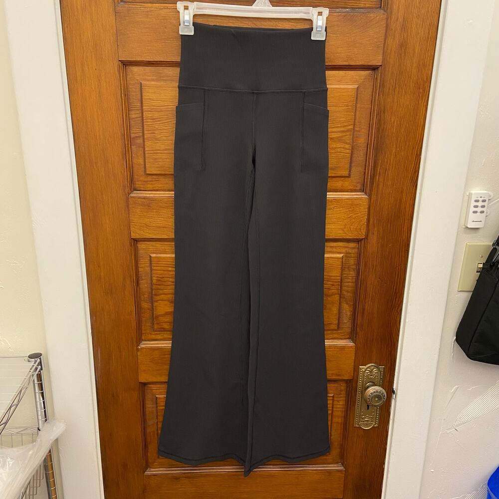 Athleta Salutation Stash Rib Flare Pant size XS Black Women's Activewear